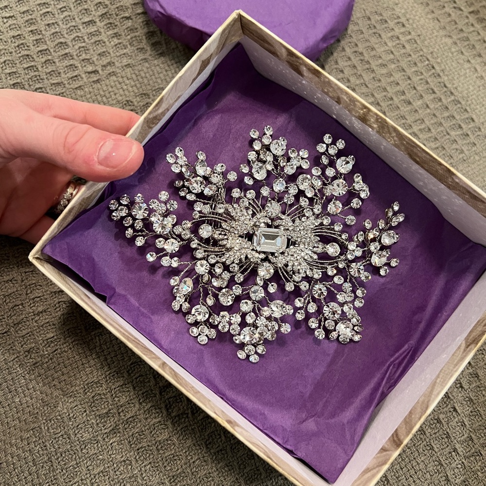 Bridal boutique headpiece